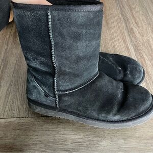 Black uggs